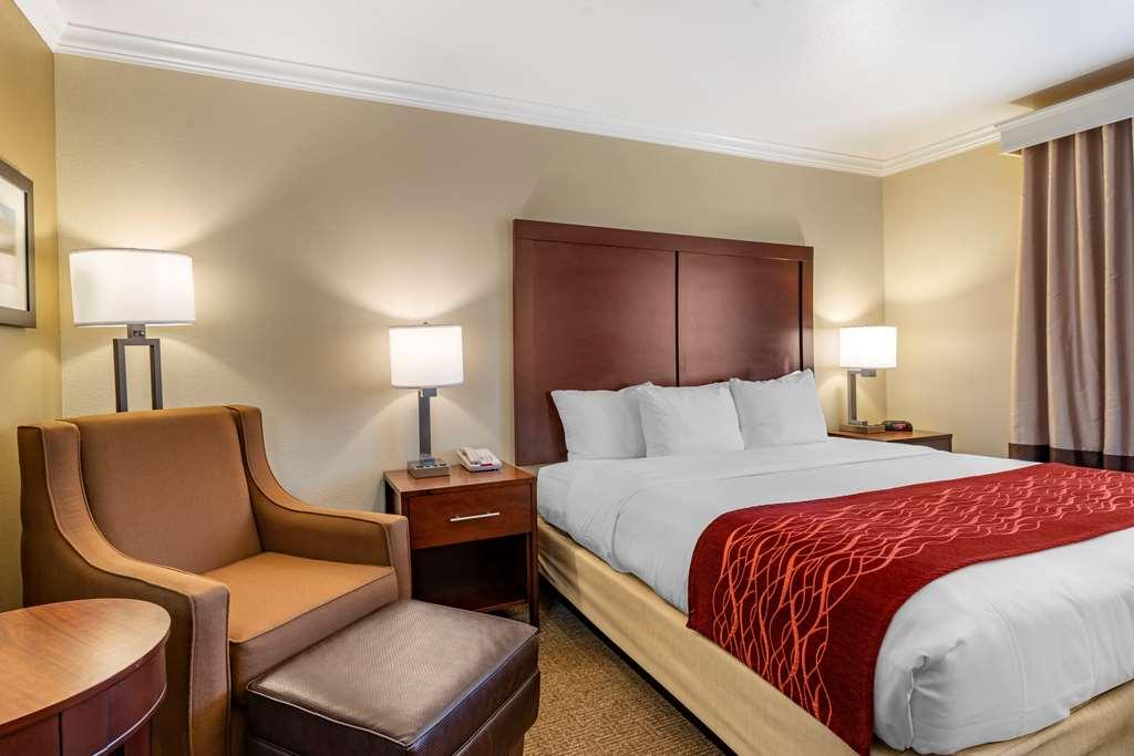 Comfort Inn Columbia Gorge Даллес Номер фото