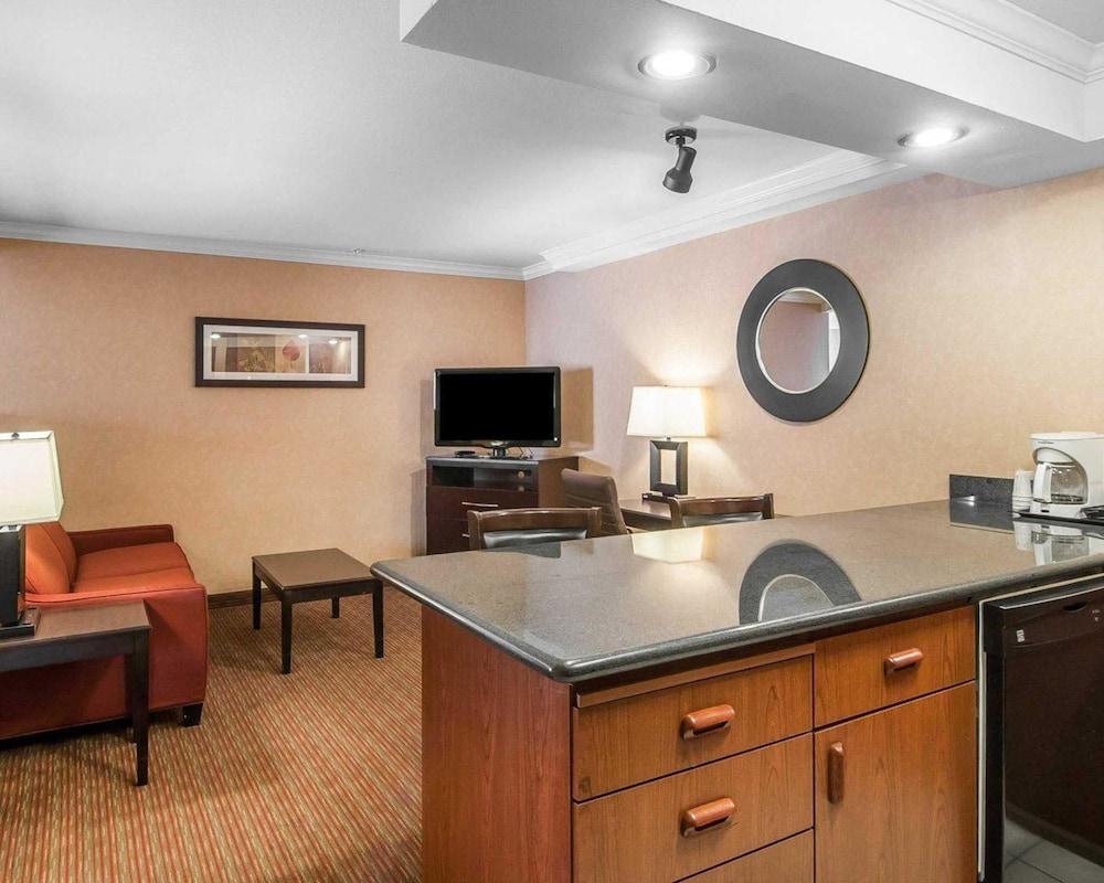 Comfort Inn Columbia Gorge Даллес Экстерьер фото