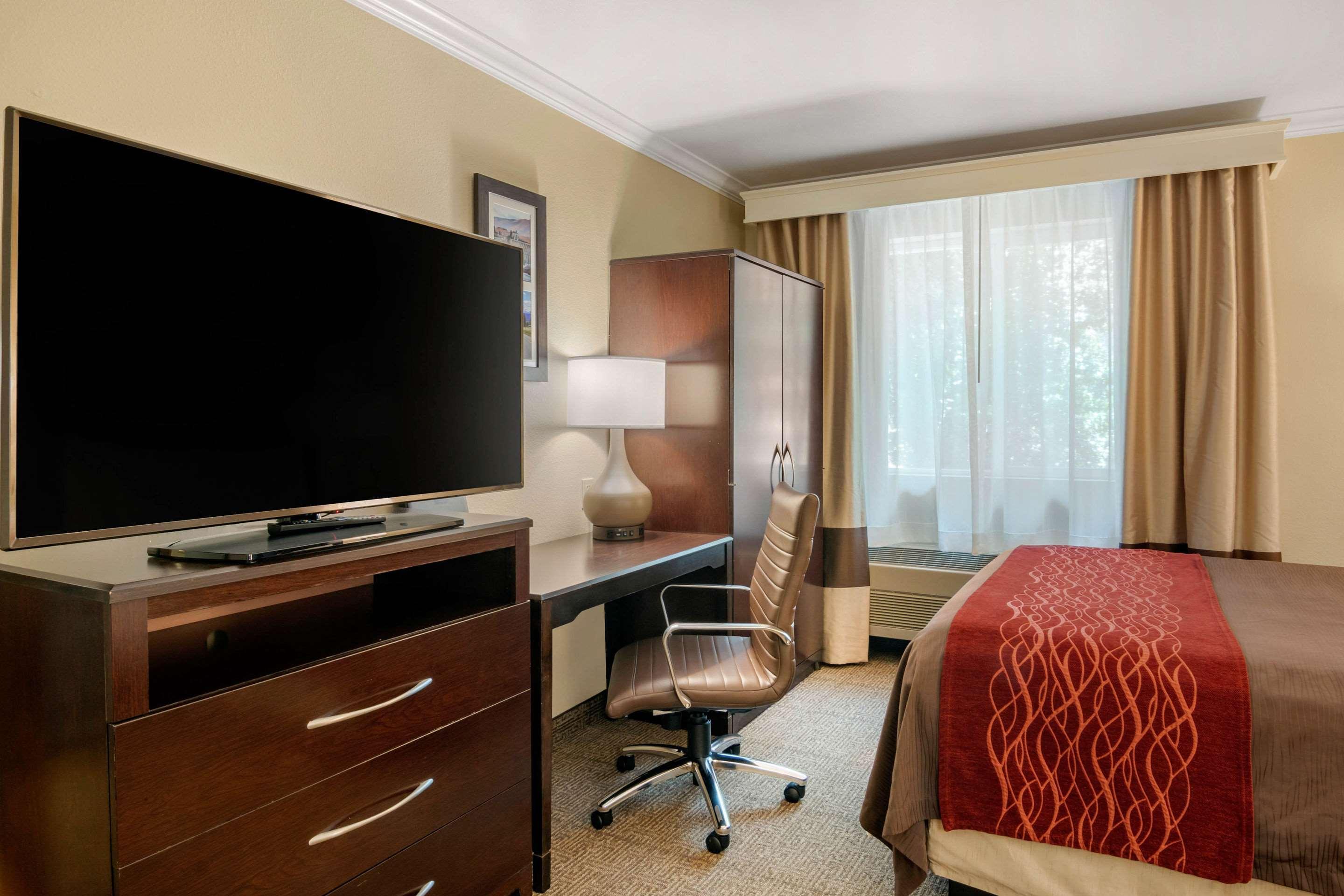 Comfort Inn Columbia Gorge Даллес Экстерьер фото