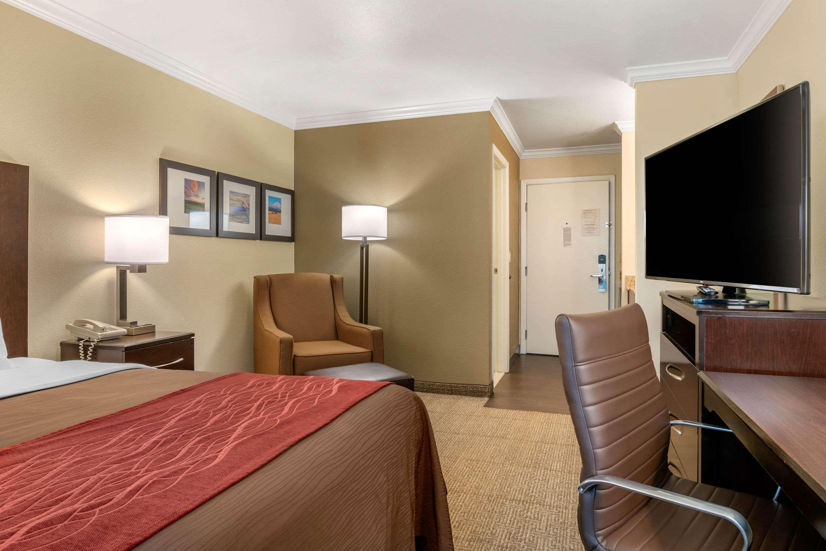 Comfort Inn Columbia Gorge Даллес Экстерьер фото