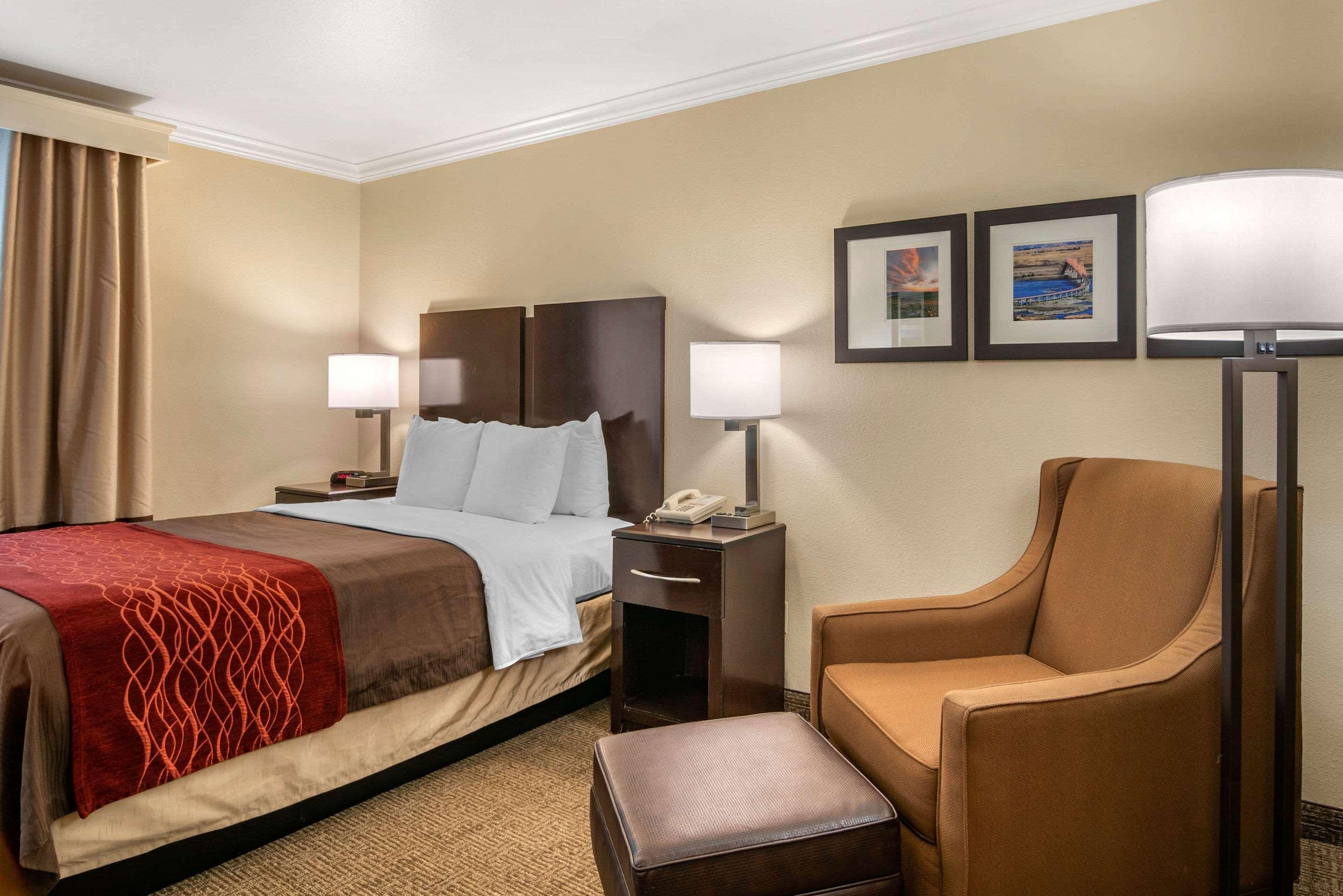 Comfort Inn Columbia Gorge Даллес Экстерьер фото