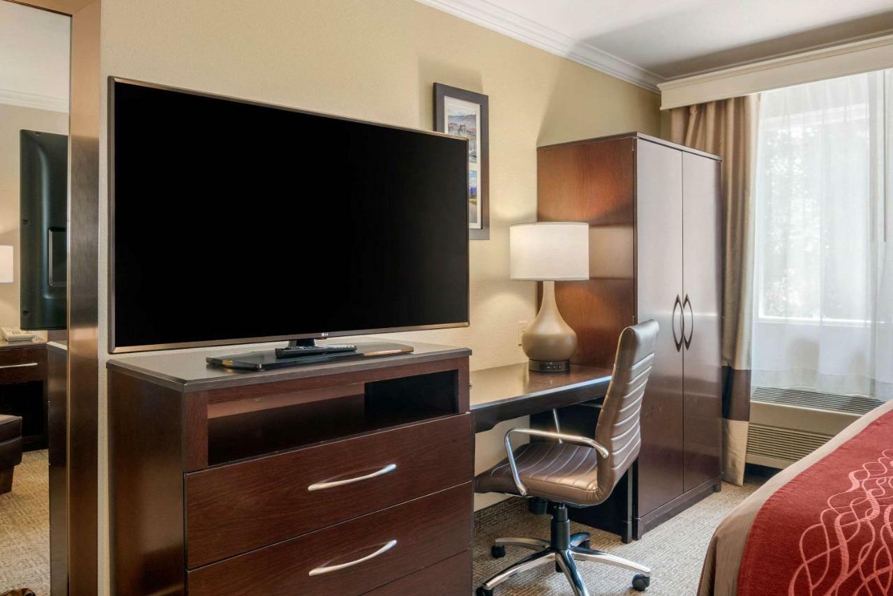 Comfort Inn Columbia Gorge Даллес Экстерьер фото